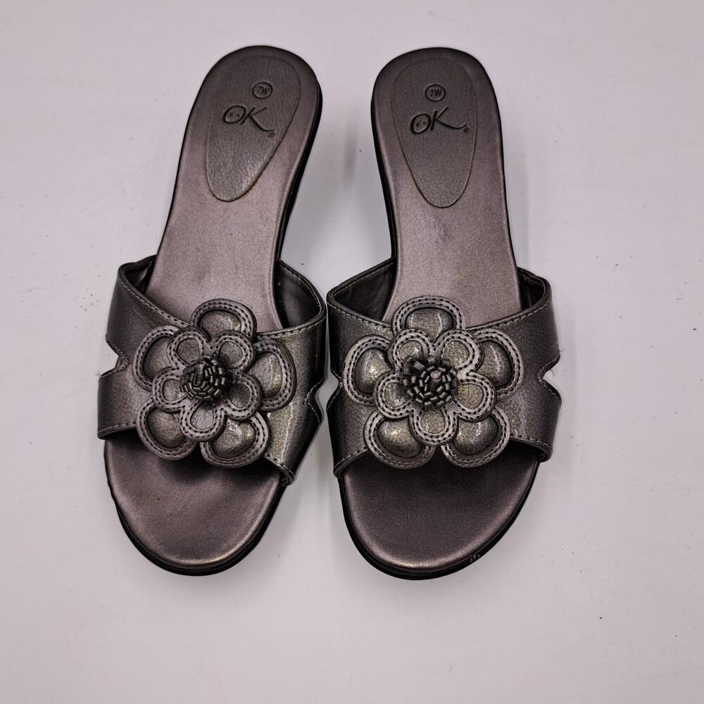 OK 7 W Women's Pewter Slip-On Cross Straps Sandals Flower Low Heel
